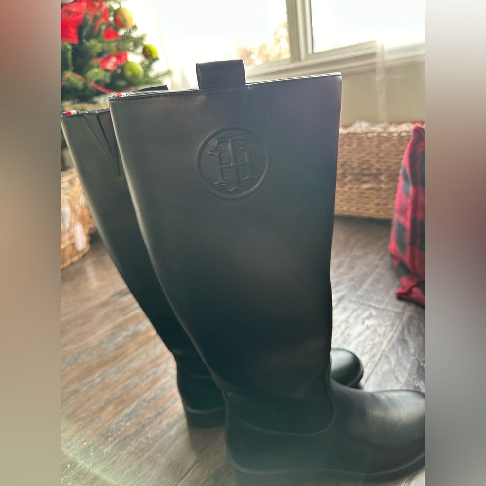 Brand New Tommy Hilfiger Black Boots size 8.5